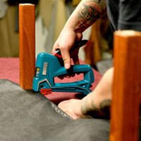 NOVUS J-50 tapetarska klamerica u kovčegu