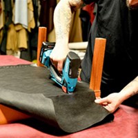 NOVUS J-550 tapetarska baterijska klamerica